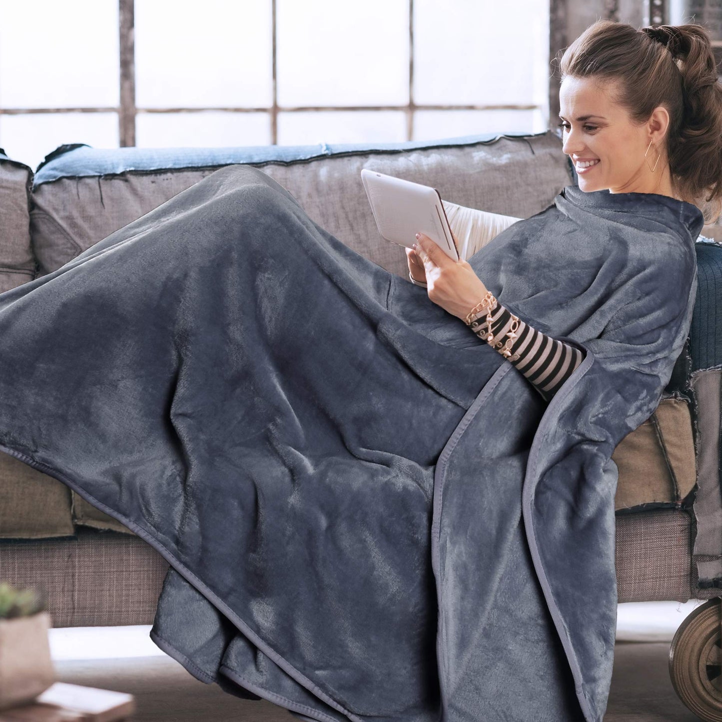 Catalonia Classy Wearable Poncho Blanket Snuggle Wrap Cozy Warm Long Wearable Fleece Blanket with Front Pocket Winter Gifts for Adult Women Men