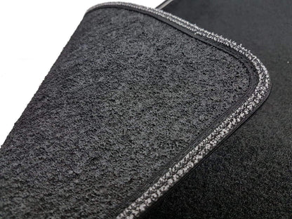 The SPRINT03710 Carpet Car Mats, in black with a non-slip design, two-tone border, and rubber heel protector, are for the Twingo III and ForFour W453 models.