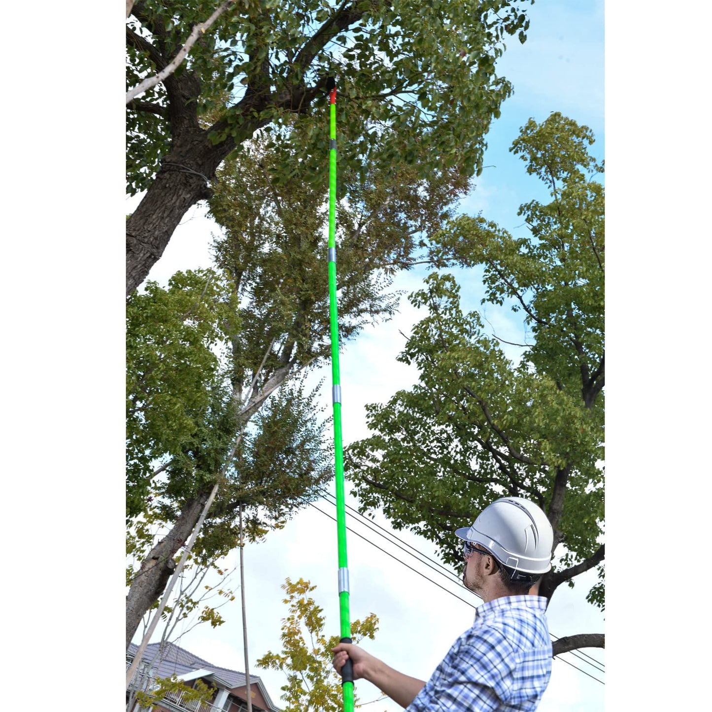 8m telescopic tree pruner with adjustable length handsaw, cuts cleanly and quickly for high branches. Includes carrying bag for easy transport. Great tool for garden maintenance.