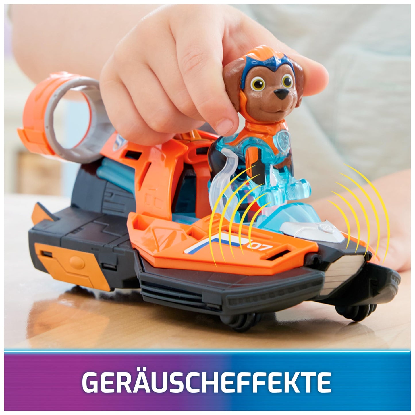 PAW Patrol: The Mighty Movie, Zuma's Superhero Base Vehicle with puppy figure, speedboat with light and sound effects, suitable for children aged 3 and older.