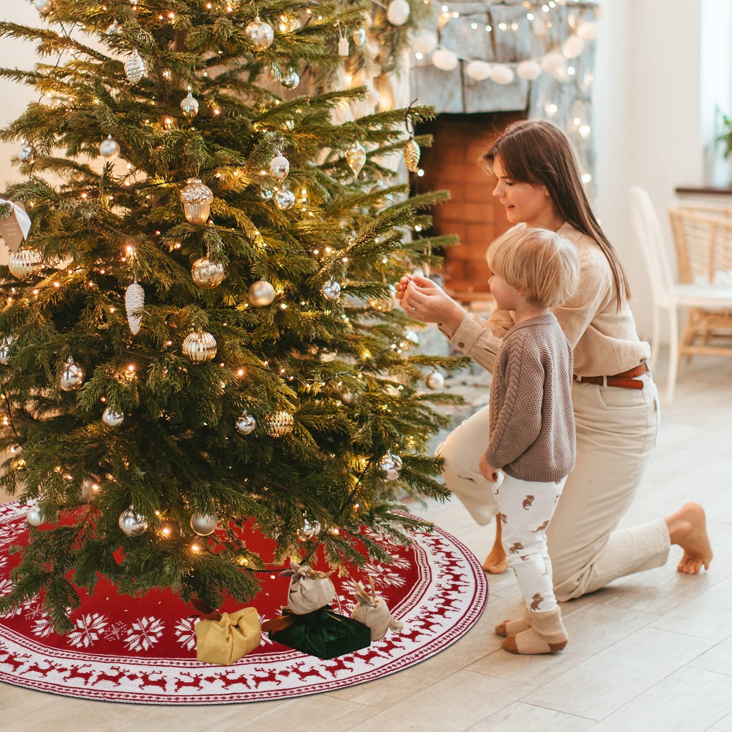 Dreamisland Large Christmas Tree Skirt, 122cm Red Knitted Christmas Tree Skirt Carpet Snowflakes Reindeer Tree Skirt Christmas Tree Skirt Round Tree Stand Mat Home Celebration Christmas Tree Decoration