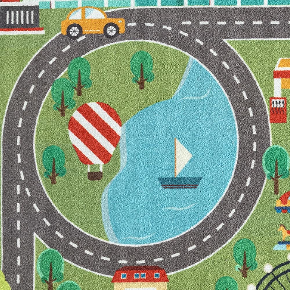 Children's play rug with cityscape on grass in green size 80x150 cm.