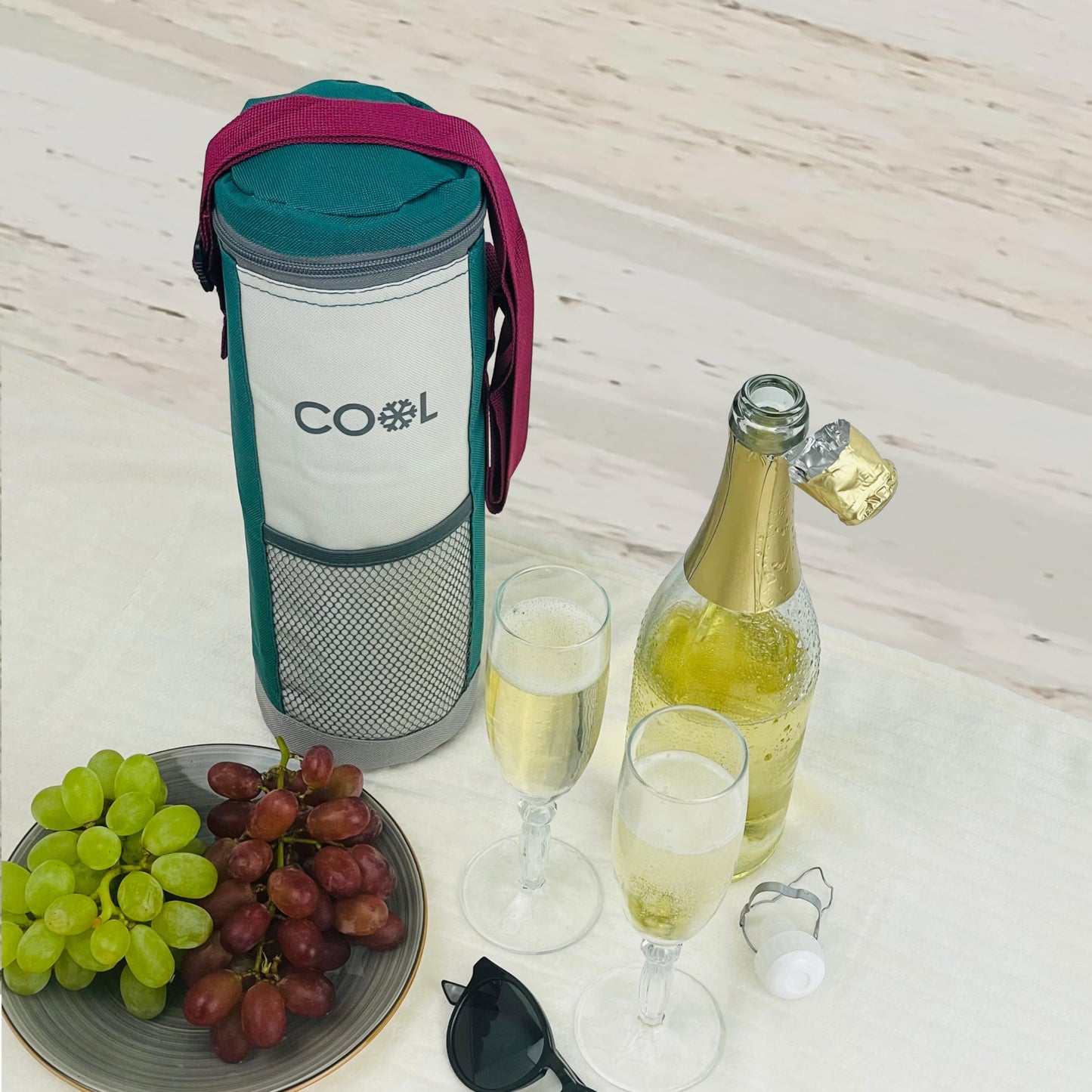 Cooler bag for bottles, fits bottles up to 1.5 L, 12x32 cm, cooler box, cooling bag with adjustable shoulder strap. Small cooler bag for drinks, perfect for outdoor, travel, comes in a set of 3.