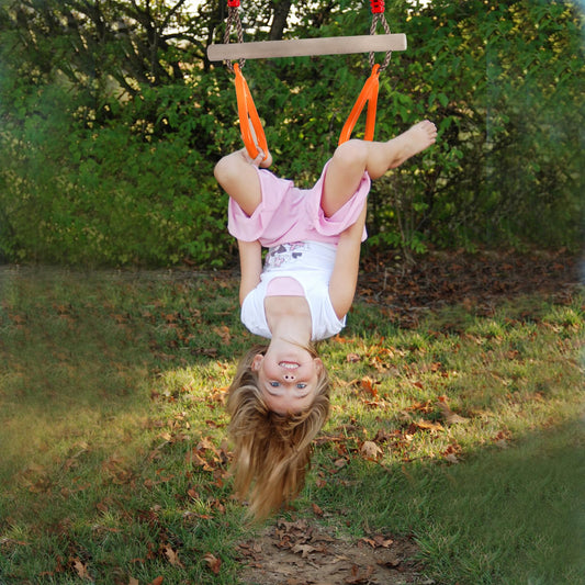 PELLOR Multifunctional Kids Wooden Trapeze Swing with Plastic Gym Rings, supports up to 160KG.