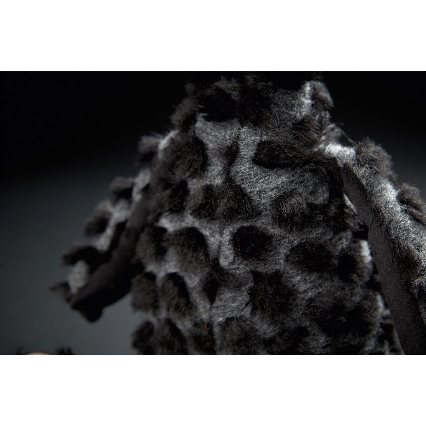 sigikid 39703 Bear ACH Good! Edition 23, BeastsTown plush toy: Collect, gift, play, cuddle. For children and adults aged 3 to 99. Dark gray/black/bear, 35x13x13cm.