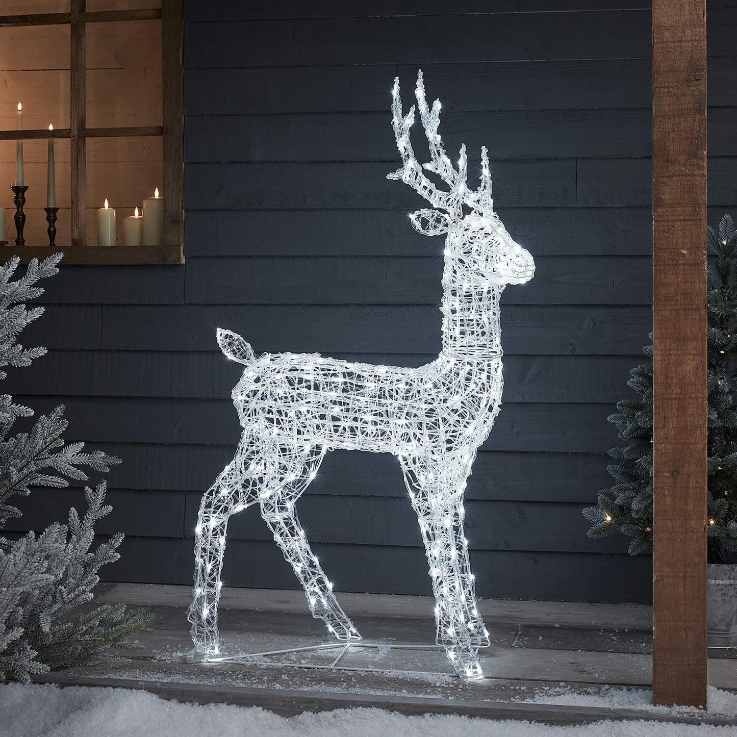 Lights4fun 120cm Swinsty LED Reindeer Figure Acrylic Christmas Decoration White Timer Outdoor and Indoor Reindeer Illuminated Outdoor