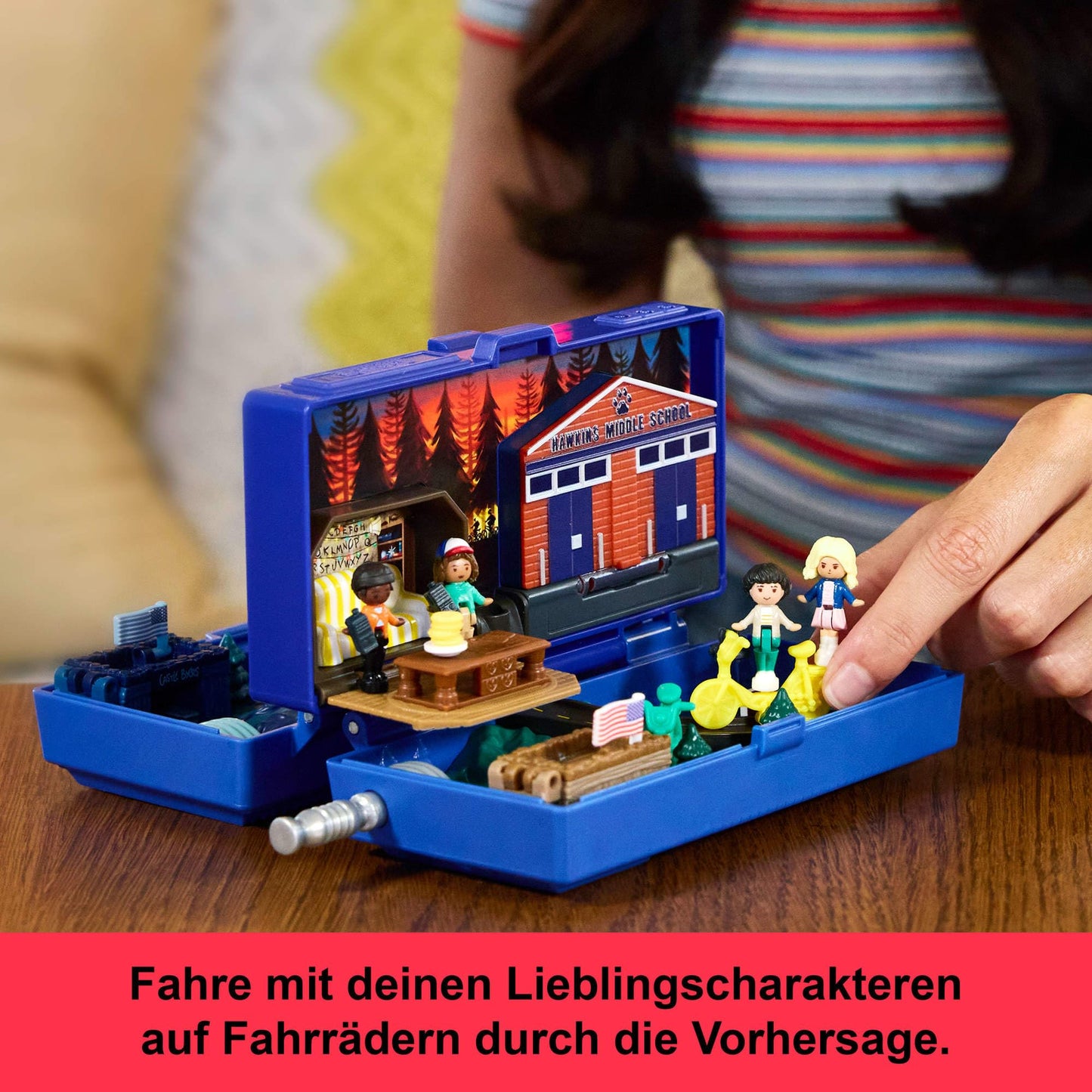 Polly Pocket Collector's Playset, Stranger Things Box with 6 Special Edition Figures and 10 Accessories, HWP22