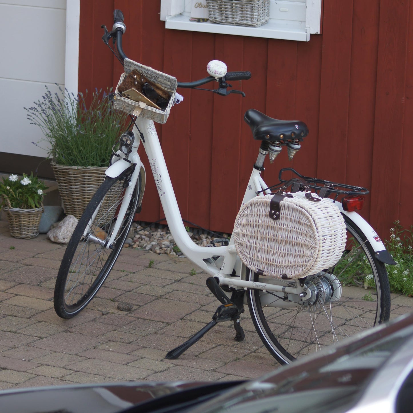 UNUS bike basket/picnic basket oval white cooling function with matching porcelain utensils for 2 people