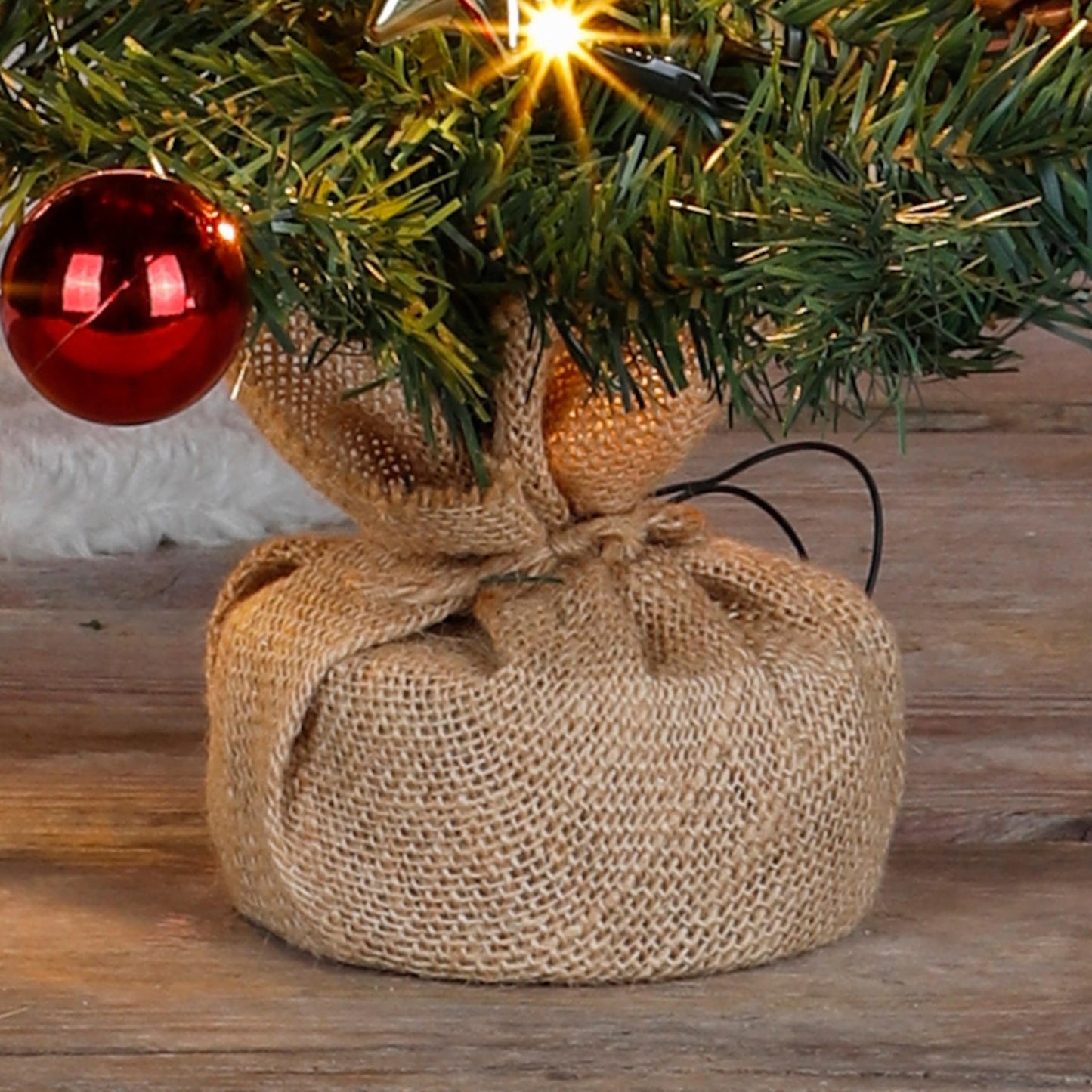 Household International HI Artificial Christmas Tree 75 cm Decorated and decorated fir tree with lights for Christmas.