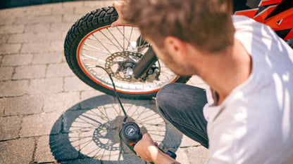 Bosch Cordless Air Pump Air Compressor UniversalPump 18V (battery not included, 18 volt system, for car, motorcycle, and bicycle tires, 150 PSI, 10.3 Bar, in box)