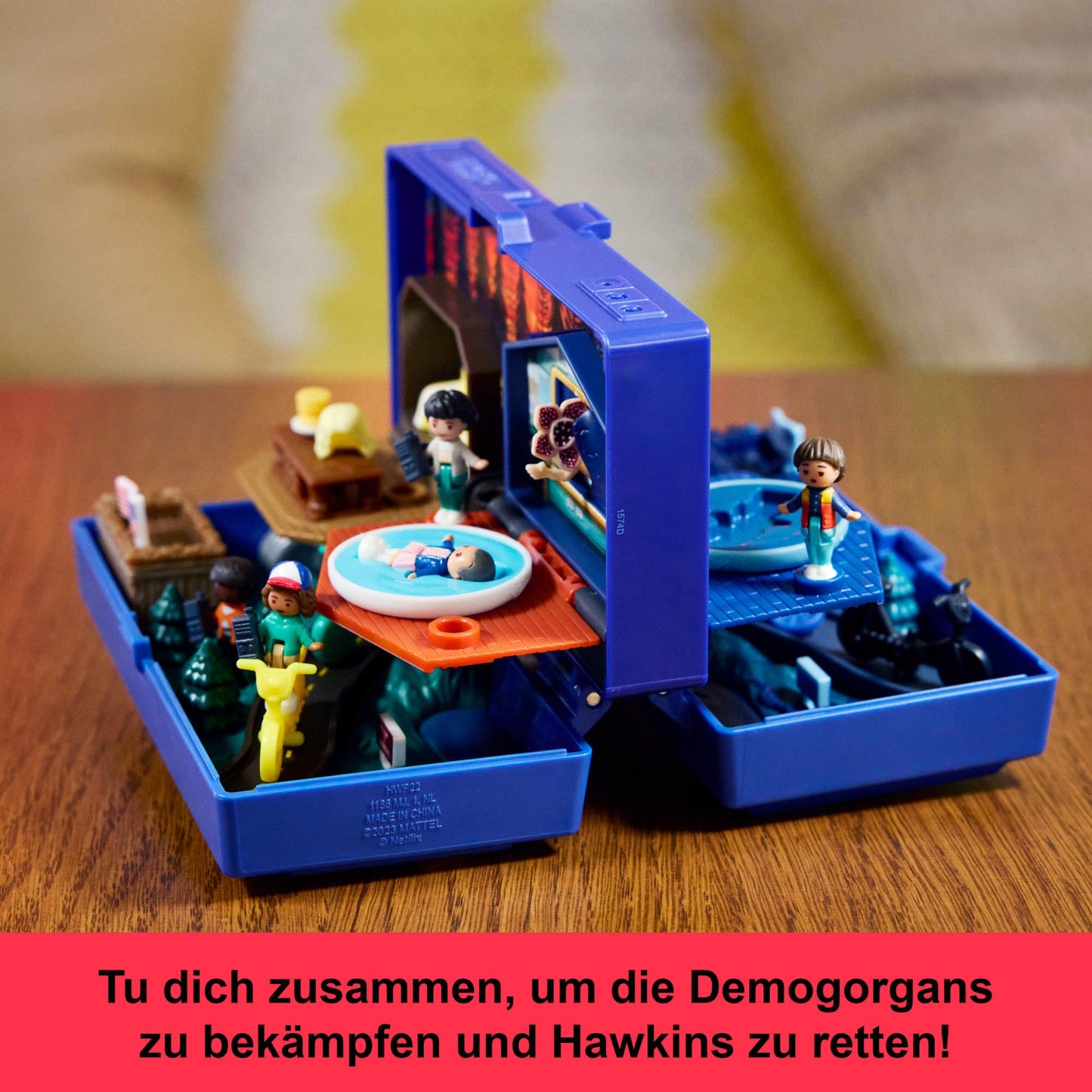 Polly Pocket Collector's Playset, Stranger Things Box with 6 Special Edition Figures and 10 Accessories, HWP22