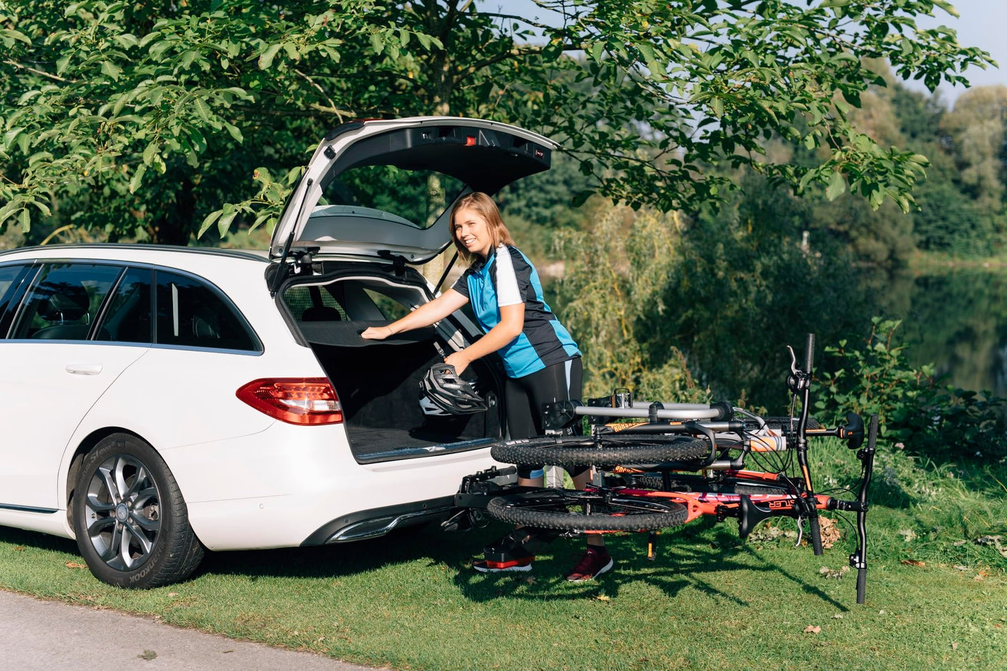 Westfalia 3-bike bikelander bike carrier for the tow bar | Hitch carrier for 3 bikes | E-bike compatible | foldable | LED hybrid lights