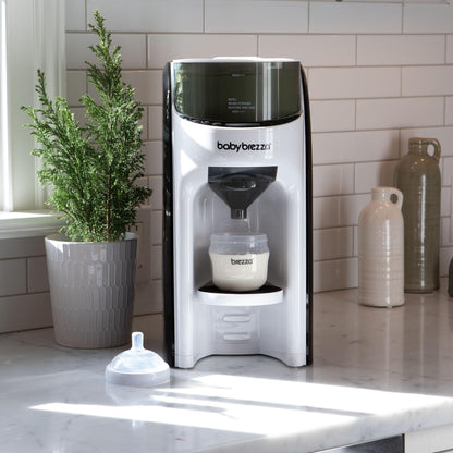 Baby Brezza Formula Pro Advanced - Automatic Bottle Maker - Mixes formula & water perfectly at the push of a button - 3 temperatures - For all bottles & powders - BPA-free - White/Black