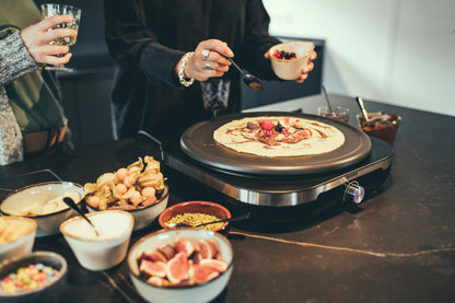 SEVERIN Crêpe Maker, crepe iron for sweet crepes and savory galettes, with removable XXL grill plate (38 cm), approx. 1,500 W, stainless steel brushed/black, CM 2199