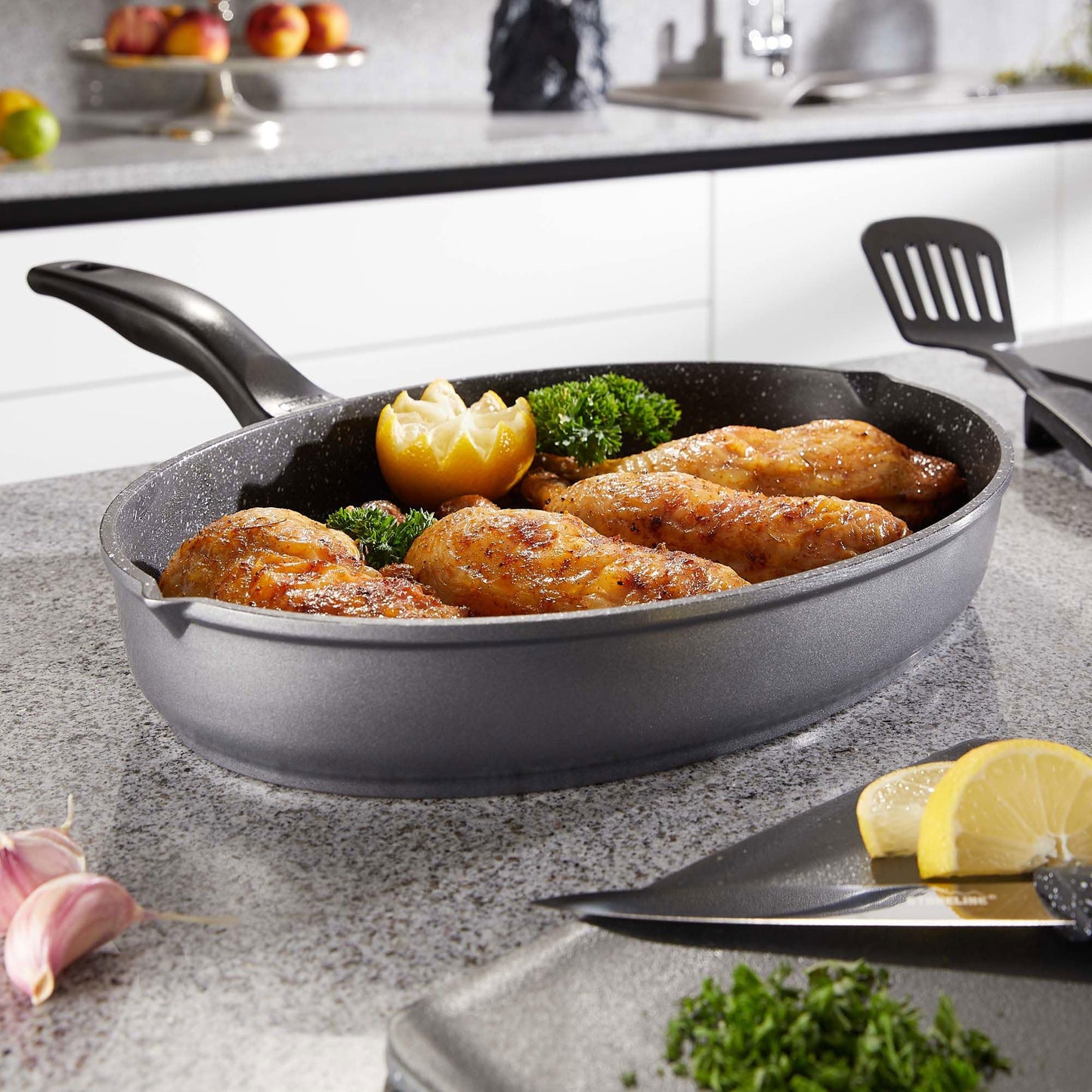 STONELINE XXL pan oval fish pan schnitzel pan 35 x 24 cm, die-cast pan with lid suitable for induction, grill pan universal pan large pan coated with real stone particles.