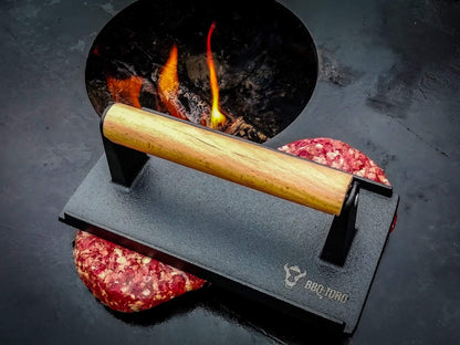 BBQ-Toro Meat Press Cast Iron | 4 Pieces | 1 kg Grill Weight with Wood Handle | Burger Press, Meat Press | Steak Press, Burger Smasher Cast Iron | Gas Grill Weights, Grill Press for Meat
