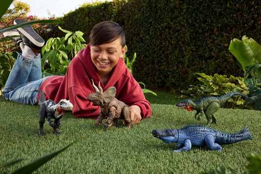 Mattel Jurassic World: The Rebirth Gigantic Thrashers Eotriceratops dinosaur toy figure, large dinosaur species, with two activatable rage attacks, digital game, JGB93.