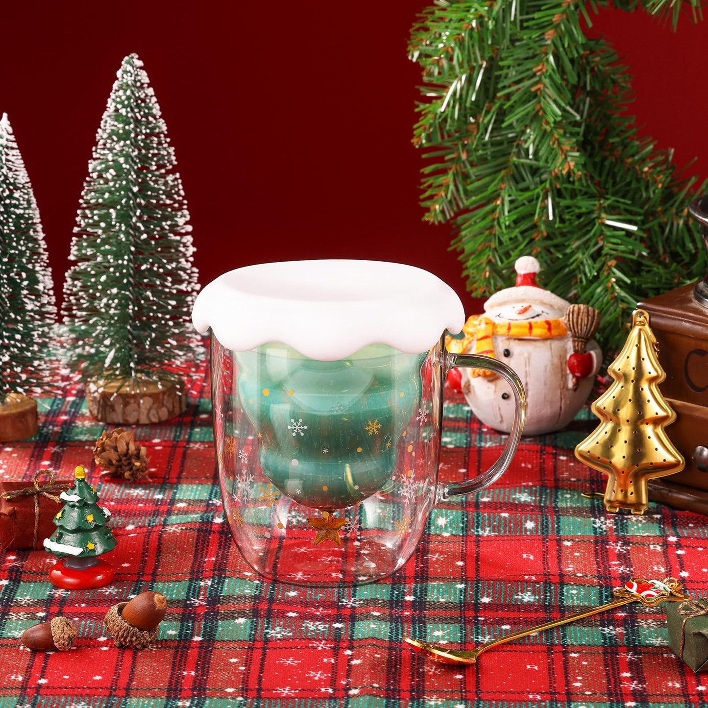 Set of two Sweet Christmas tree double-walled Latte Macchiato glasses 270ml coffee cup Christmas mug with Christmas tree tea strainer tea glasses for milk, iced, Christmas gifts gifts for women and children.