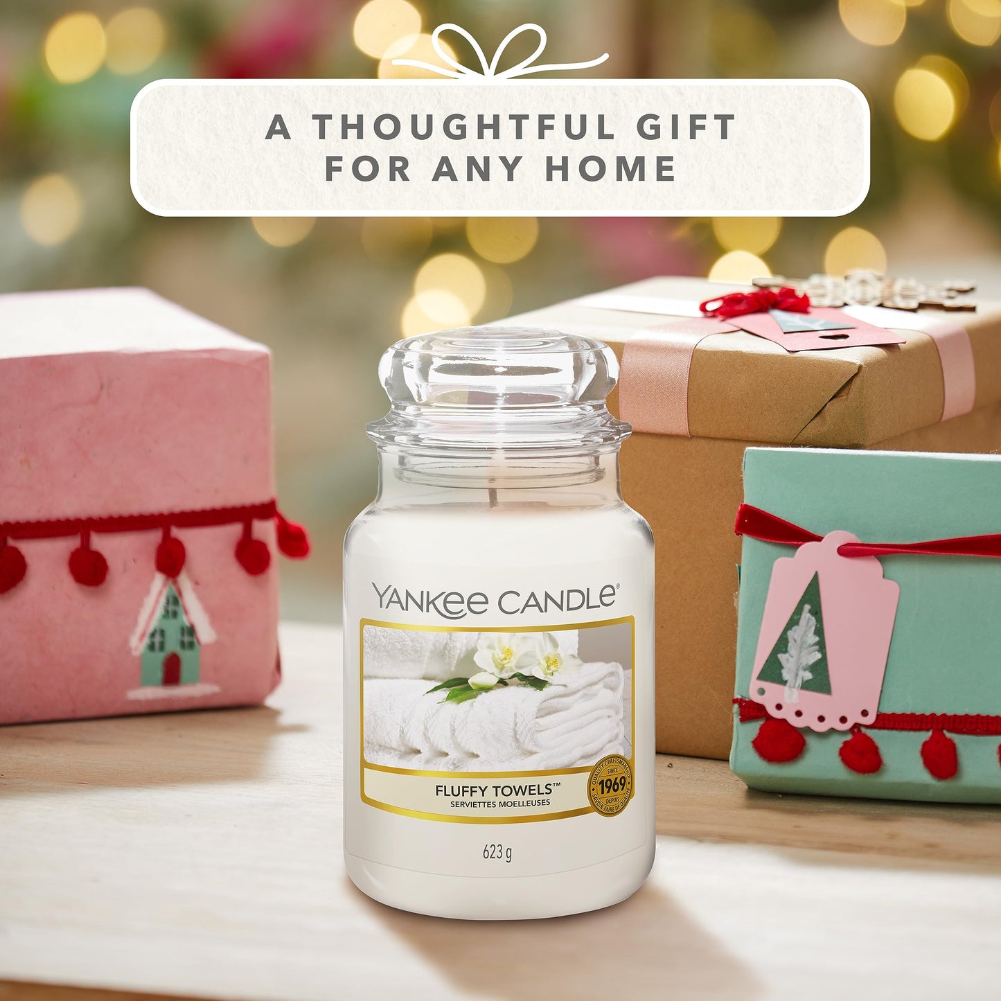 Yankee Candle jar candle (large) | Fluffy Towels | Candle with long burn time up to 150 hours | Perfect gifts for women