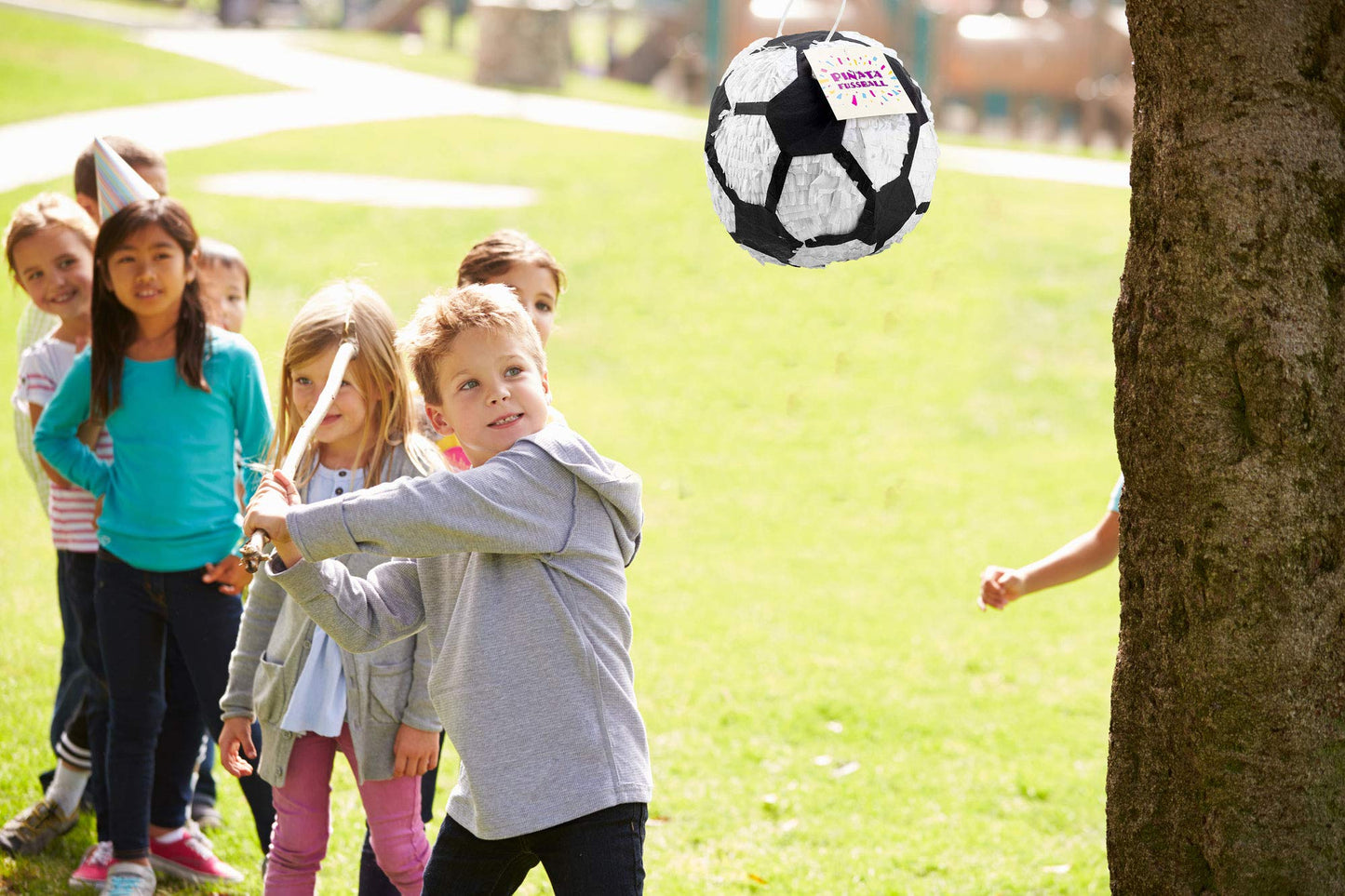 Trendario Soccer Pinata - 25x25x25 cm - Soccer Design - unfilled - Perfect for filling with candy and gifts - Piñata for children's birthday game, gift idea, party, wedding