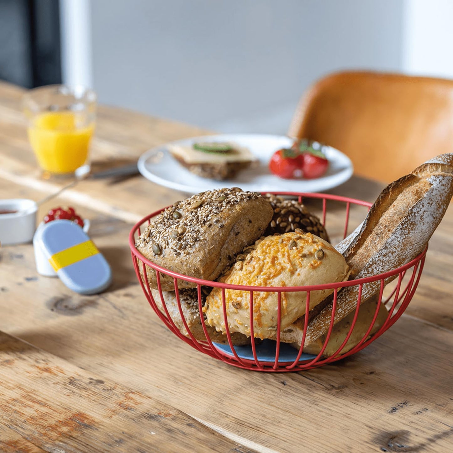REMEMBER Stylish fruit bowl & bread basket Chilli - Elegant and practical fruit basket - Space-saving fruit storage - Stainless steel, powder-coated