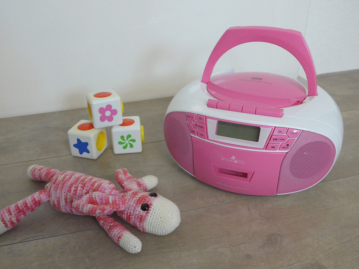 SCHWAIGER 661668- Portable CD Player with cassette and radio, MP3 USB connection, FM radio, AUX, headphones, boombox stereo for home and on the go, mains and battery operation, display
