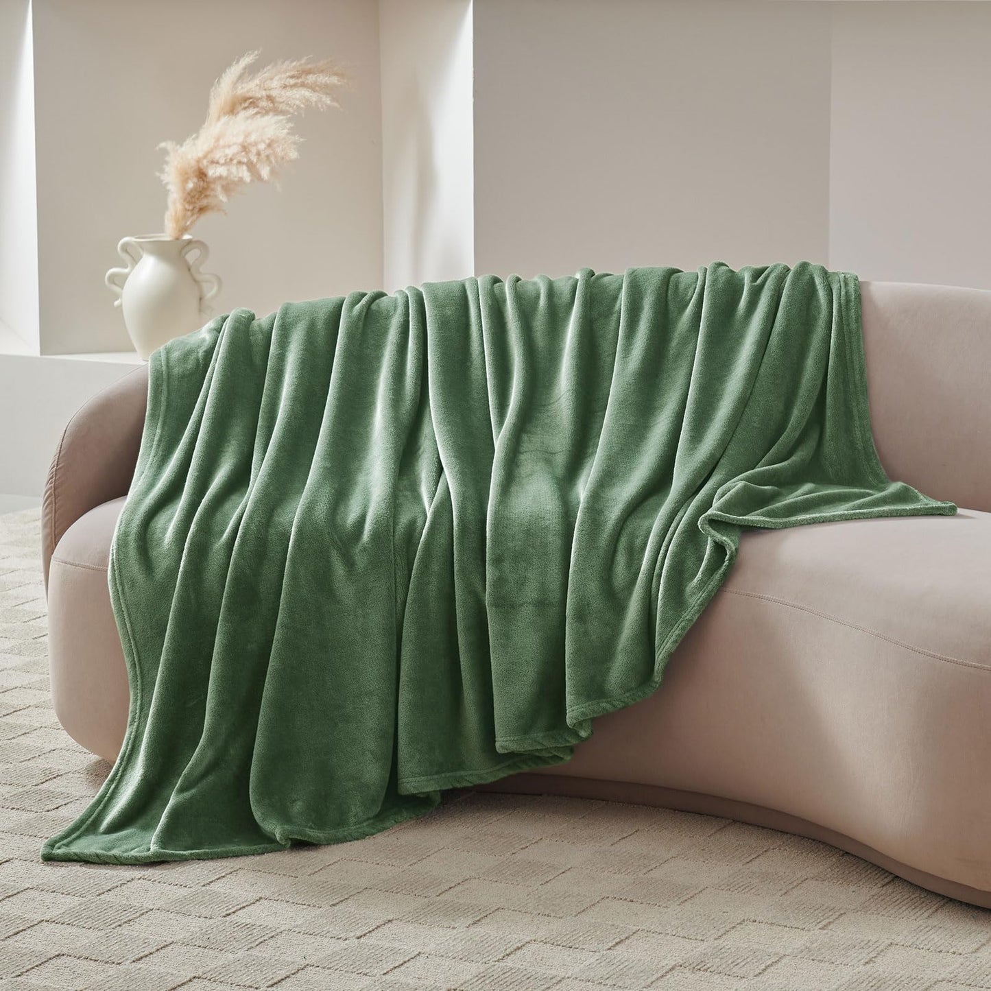 CozyLux cuddly blanket plush blanket large XXL 220x240 cm for 4 seasons - soft/warm/light sofa blanket living room blanket couch blanket for bed/sofa/couch, flannel fleece blanket 240x220 cm green