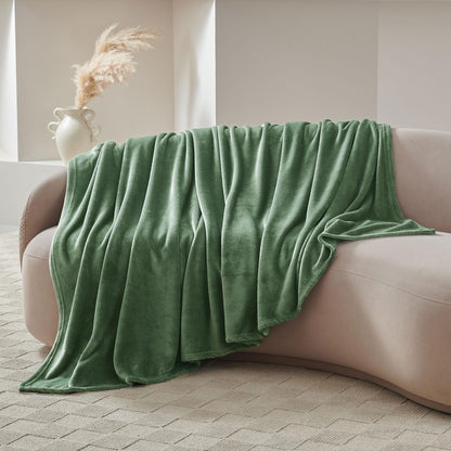 CozyLux cuddly blanket plush blanket large XXL 220x240 cm for 4 seasons - soft/warm/light sofa blanket living room blanket couch blanket for bed/sofa/couch, flannel fleece blanket 240x220 cm green