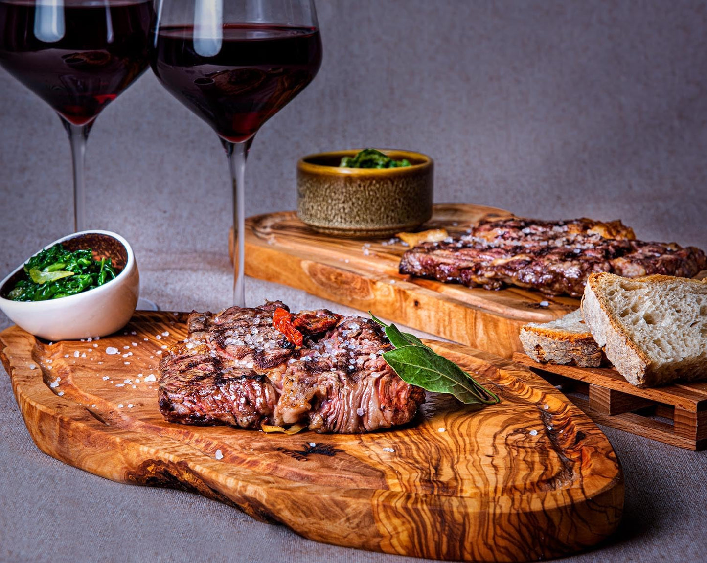 SOLTAKO Olive Wood Steak Board, Large Cheese Board, Handmade Serving Plate, Wooden Charcuterie Board, Rustic Cutting Board with Juice Groove, Kitchen Accessory (1, 15-17 Inches)