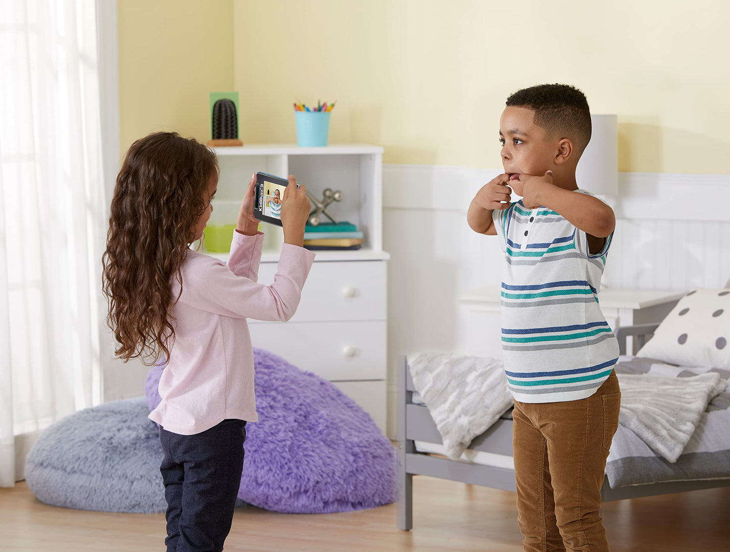 Vtech KidiBuzz 3 - Multifunctional messenger for kids - with secure internet browser, educational games, messaging app, camera, multimedia player and more - for children aged 5-12 years.