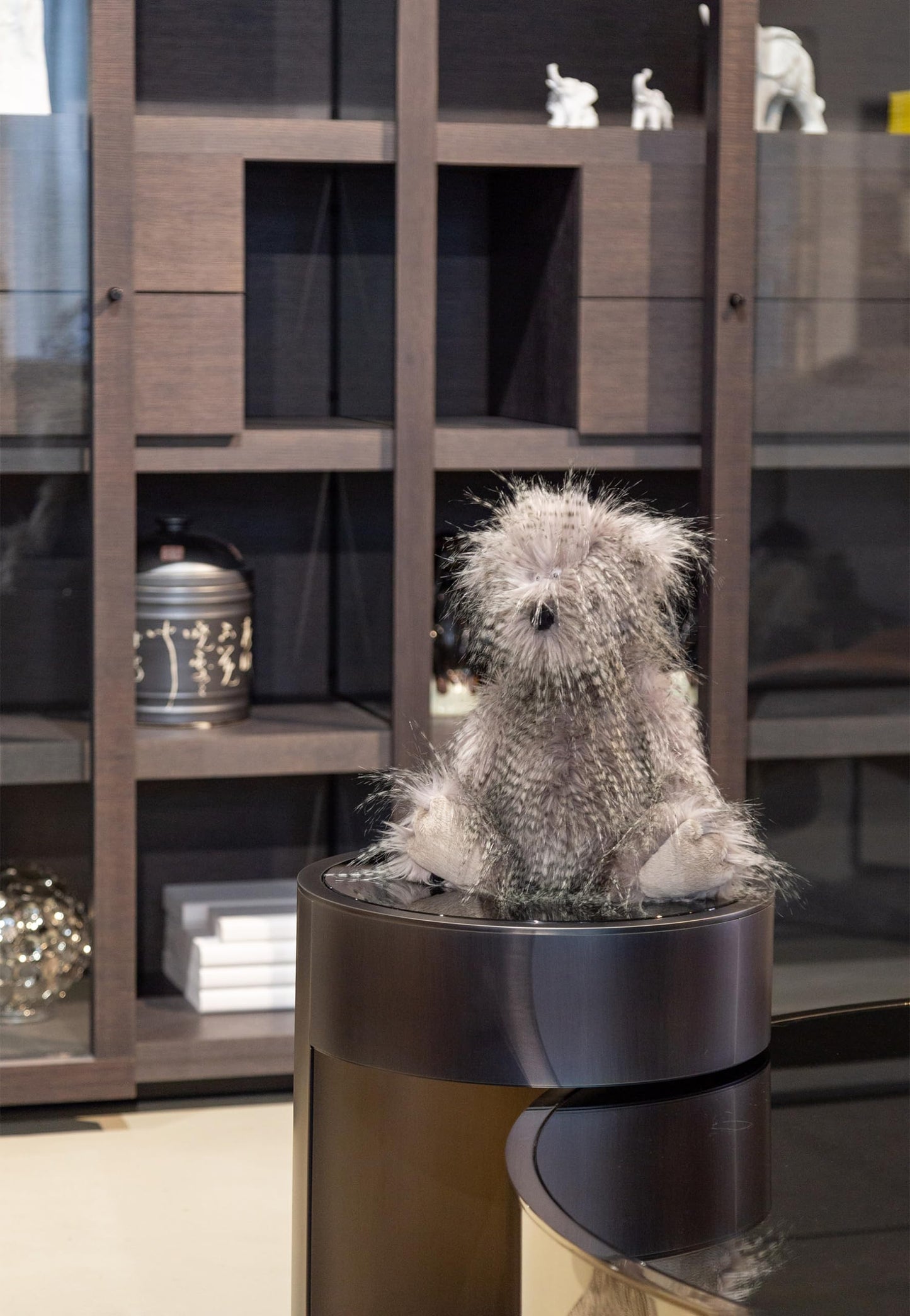 SIGIKID 39682 Oh Good Edition BeastsTown Bear for girls, boys, and adults. Recommended plush toy for ages 3 and up. Grey-black bear.