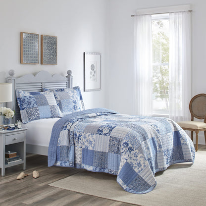 Laura Ashley - Double bed linen set, reversible cotton bedding with matching pillowcase, farmhouse-inspired home décor (paisley patchwork pattern, blue, double bed)