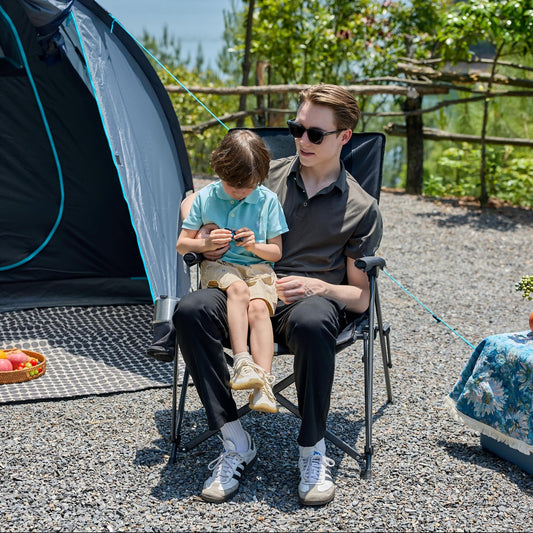 TIMBER RIDGE folding camping chair with wide 55cm seat, XXL padded backrest, and side pocket. Supports up to 150kg, perfect for camping, garden, balcony.