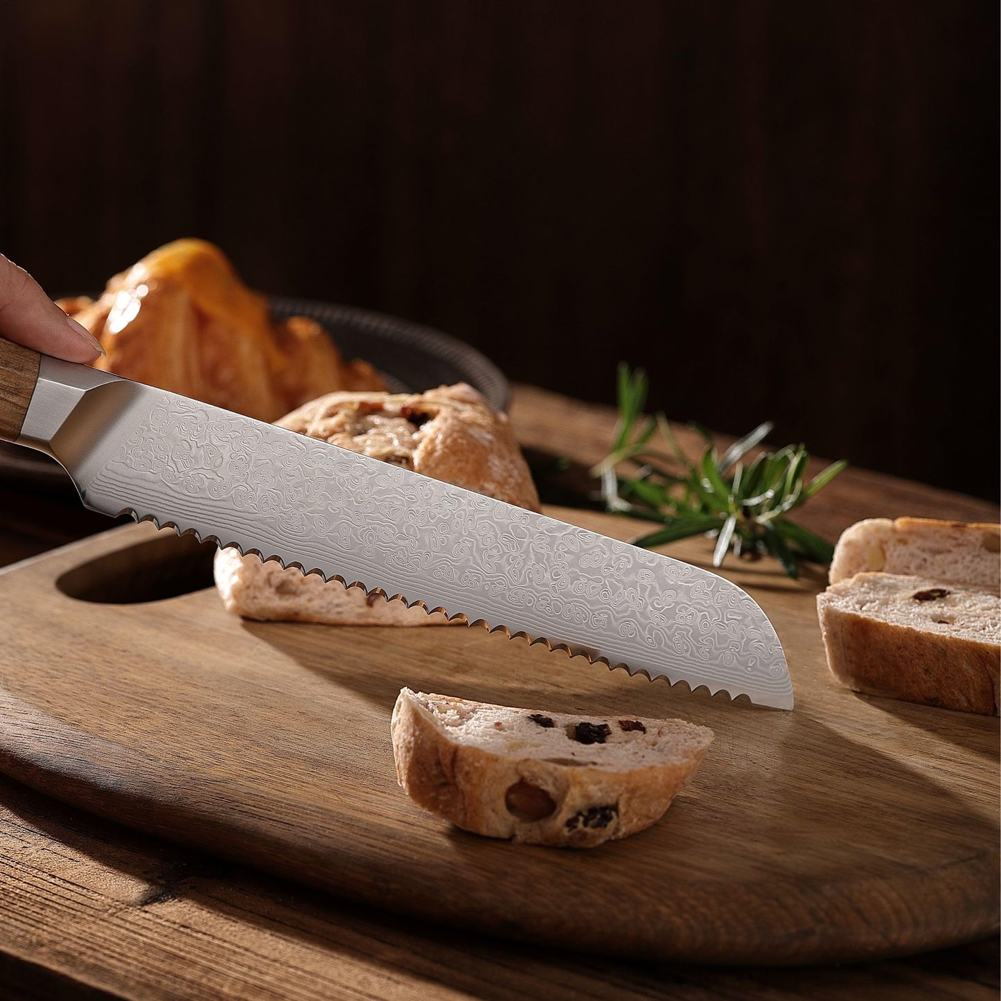 Wakoli Oribu bread knife with 20cm blade made of 67 layers of Damascus steel, olive wood handle. Sharp bread slicing knife for bread, rolls & crust. Kitchen knife including gift box.