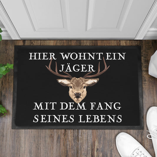 Trendation - Here Lives A Hunter Doormat Gift for Hunters Funny Saying Friend Doormat 60x40 cm Hunting