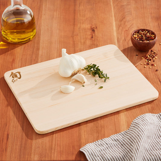 KAI Shun Hinoki Cutting Board, Size S - Japanese Cypress - Dimension 27.5 x 21.5 x 1 cm Cutting surface Wooden board for cutting.