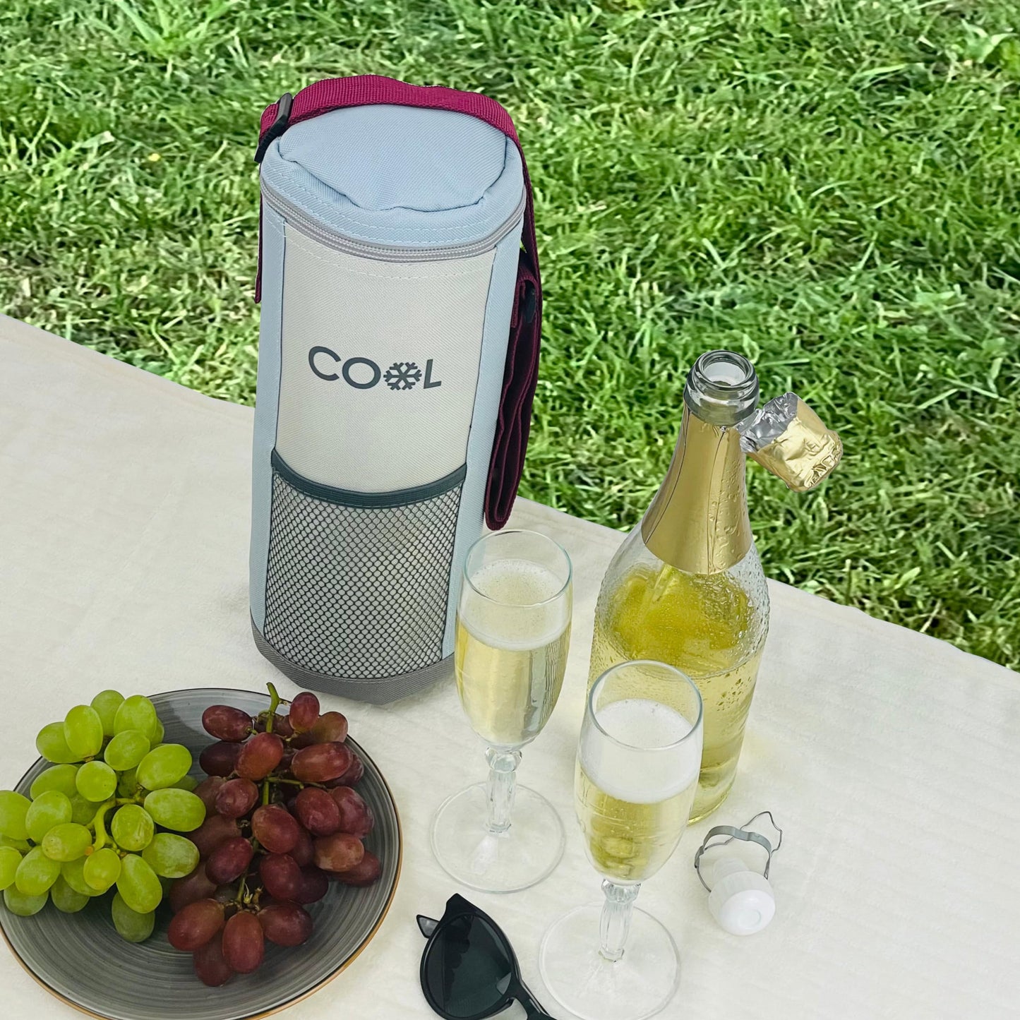 Cooler bag for bottles, fits bottles up to 1.5 L, 12x32 cm, cooler box, cooling bag with adjustable shoulder strap. Small cooler bag for drinks, perfect for outdoor, travel, comes in a set of 3.