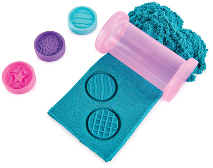 Kinetic Sand Unicorn Back Set - with 454 g of original kinetic sand from Sweden and lots of accessories for clean, creative indoor sand play and role-playing, for children aged 3 and up.