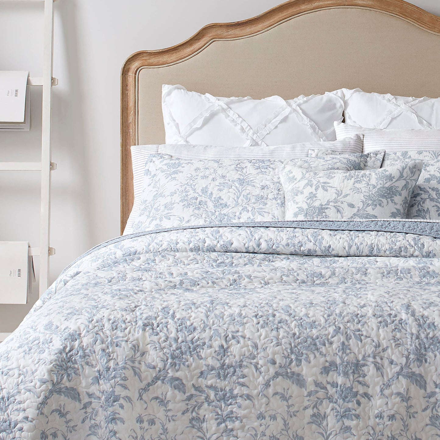 Laura Ashley - King size bedding set, cotton, reversible, with bonus pillowcase, all-season country home decoration (Amberley Blue, King)