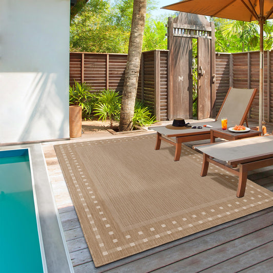 The carpet Mistra is a modern indoor and outdoor rug, perfect for the living room, bedroom, or patio. Weather-resistant, durable, and easy to clean, in brown, 160 x 230 cm.