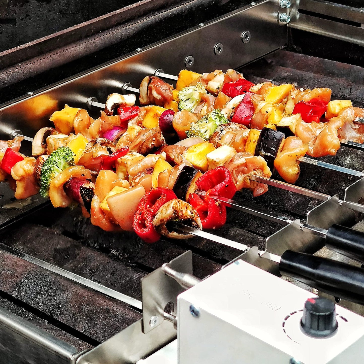 BBQ-Toro electric skewer rotisserie | Stainless steel rotisserie attachment with 11 skewers and motor | adjustable size (W) 70 x (D) 26-40 cm | with plug and USB | Mangal shashlik (front left motor)