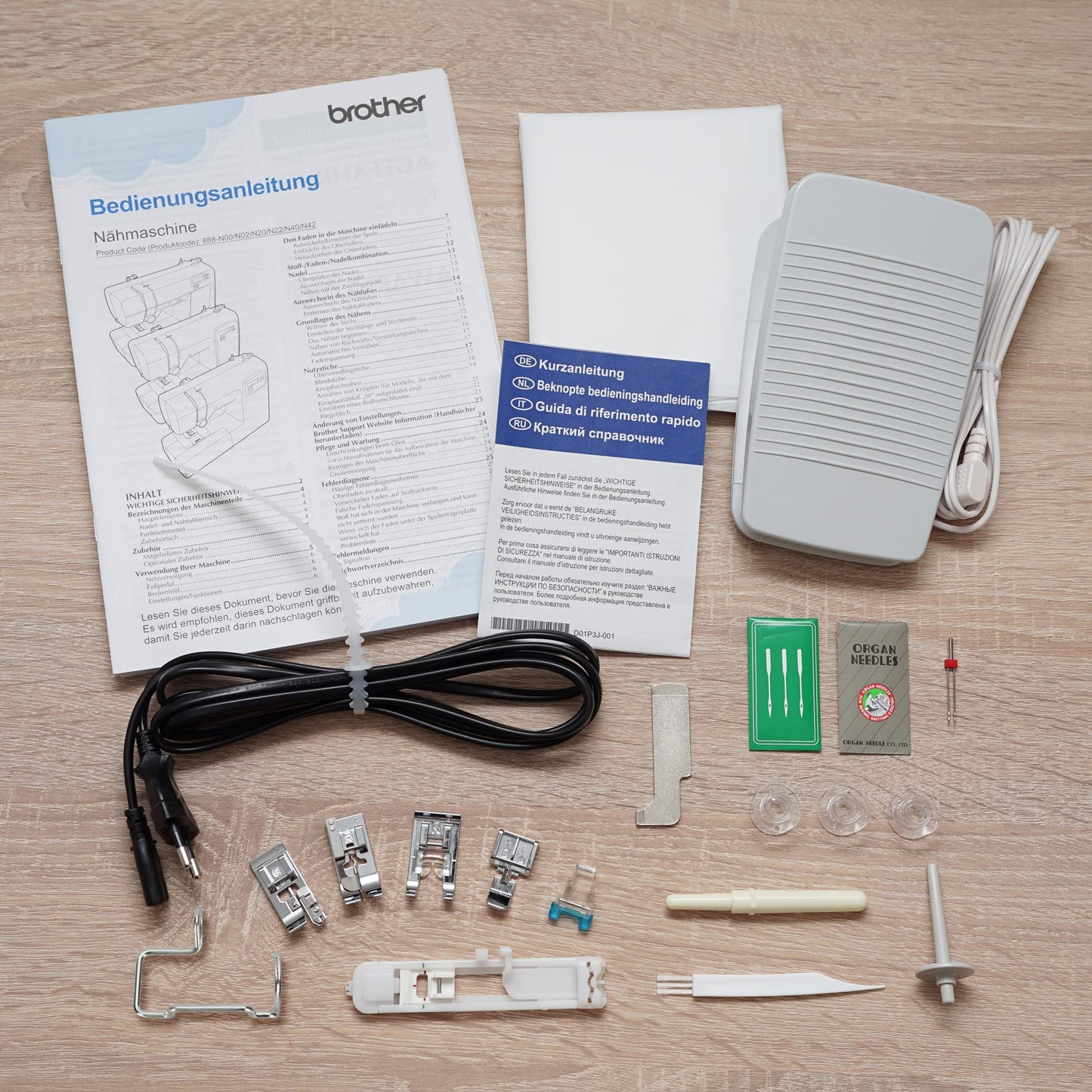 Computerized sewing machine for beginners & advanced sewers: brother FS-40s kullaloo edition, including sewing kit, finger guard & stickers.