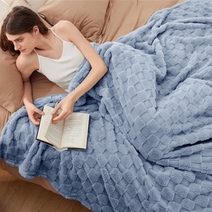BEDSURE throw blanket 220x240 - Bedspread, Fleece blanket & Wool blanket, Sofa blanket, Checkered pattern blanket XXL, Soft Warm Plaid blankets for room decor, Living & Cozy blankets, Blue, 220x240 cm