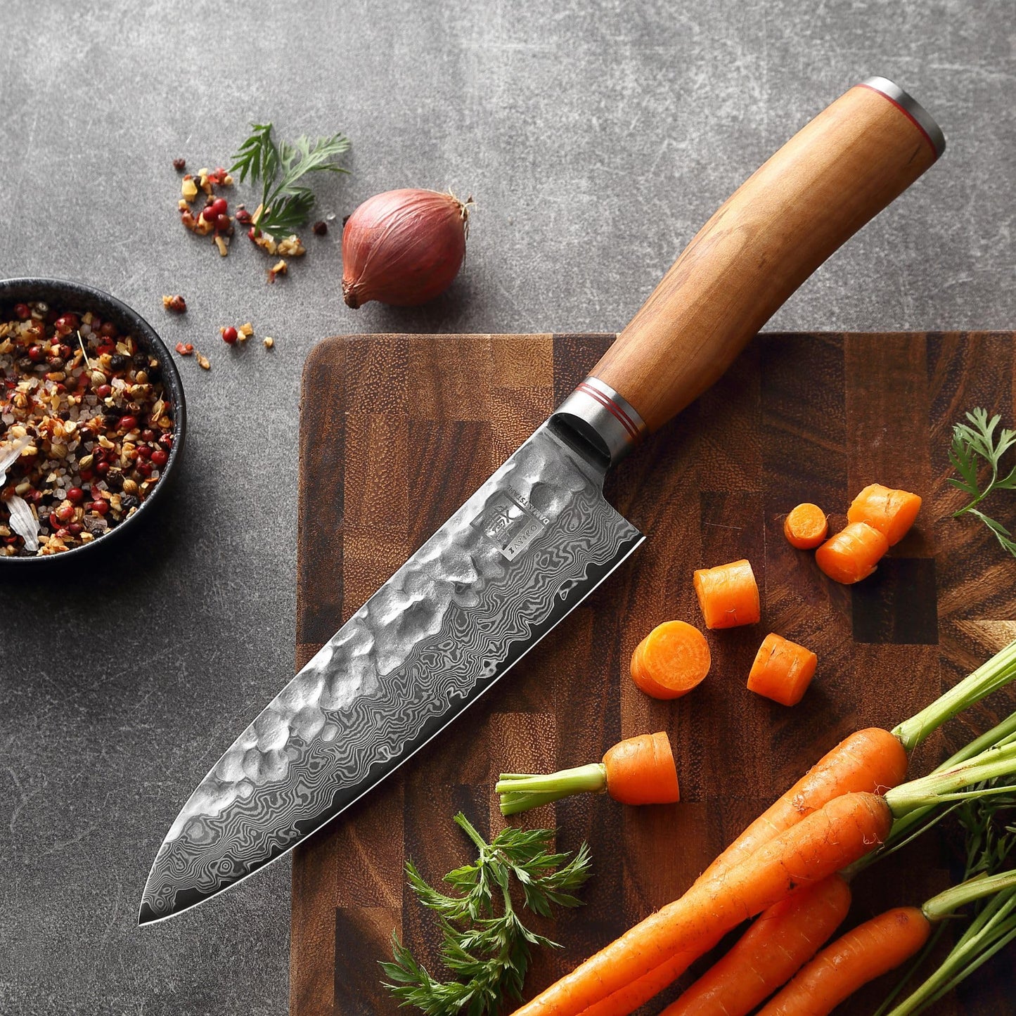 Zayiko Minami Premium Santoku knife with a 17.5 cm blade made of 67 layers of genuine Damascus steel with hammer finish and olive wood handle. Includes wooden box. Ideal for professional chefs and kitchen use.