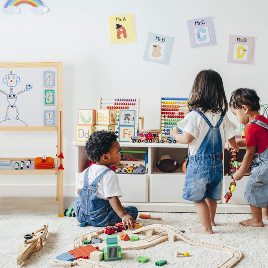 Relaxdays Kids Easel, adjustable height & magnetic, wood, whiteboard & chalkboard, 81-104 x 45 x 42 cm, natural