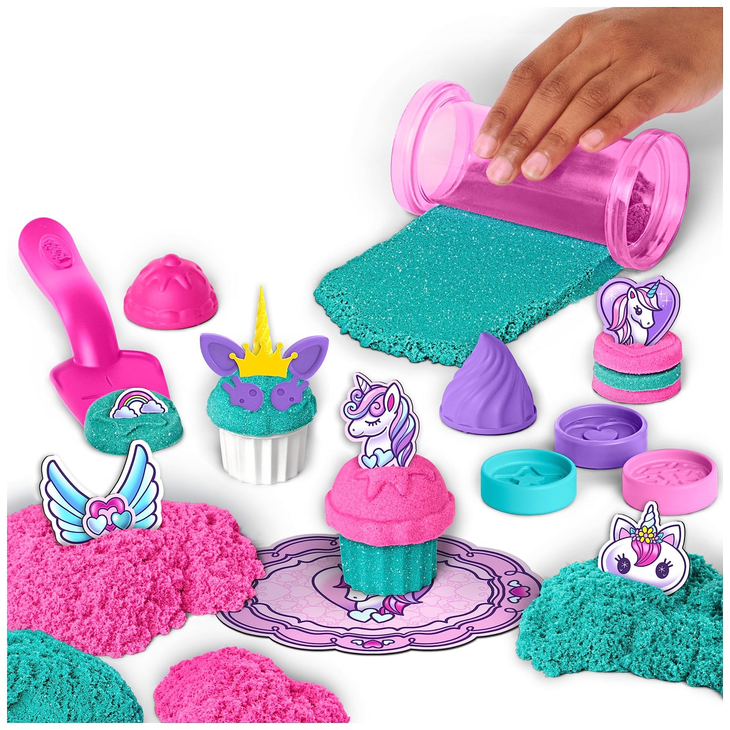 Kinetic Sand Unicorn Back Set - with 454 g of original kinetic sand from Sweden and lots of accessories for clean, creative indoor sand play and role-playing, for children aged 3 and up.
