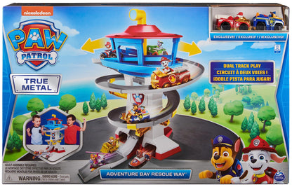 PAW PATROL 6058281 - True Metal Adventure Bay Playset with 2 metal vehicles in 1:55 scale.