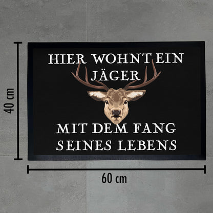Trendation - Here Lives A Hunter Doormat Gift for Hunters Funny Saying Friend Doormat 60x40 cm Hunting