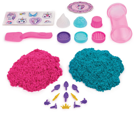 Kinetic Sand Unicorn Back Set - with 454 g of original kinetic sand from Sweden and lots of accessories for clean, creative indoor sand play and role-playing, for children aged 3 and up.