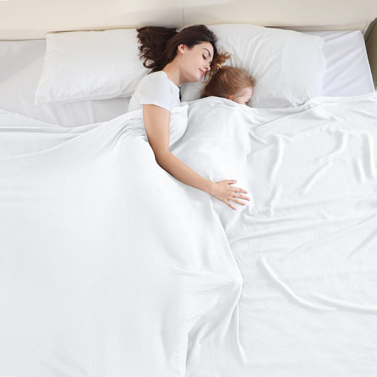 VHOME Summer Blanket - Bamboo Blanket for Adults Kids, Light Breathable Cooling Blankets can keep body cool for Bed Sofa and Everywhere White 240x220cm
